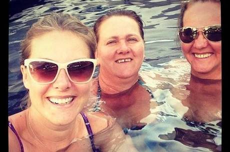 Gravida Ana Hickmann Aproveita Dia De Calor Intenso Na Piscina Delicia Entretenimento R7 Famosos E Tv