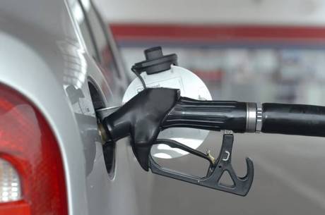Litro da gasolina no Brasil custa, em média, R$ 3,75, segundo a ANP
Litro da gasolina no Brasil custa, em média, R$ 3,75, segundo a ANP