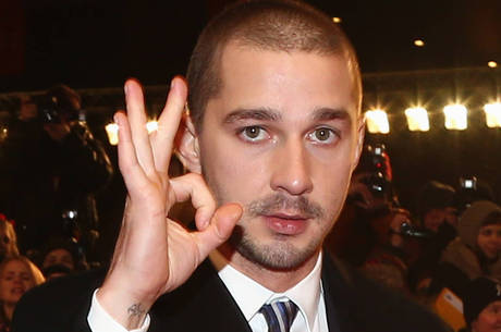 Shia LaBeouf cuspiu em policiais