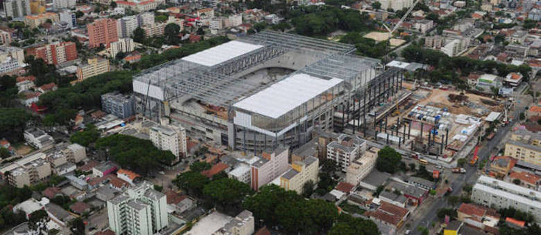 Arena da Baixada era o estádio mais próximo do adequado quando o Brasil foi anunciado como sede da Copa, mas obras não evoluíram como o planejado