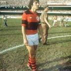 <b>Zico <br></b>1.082 jogos <br>715 gols