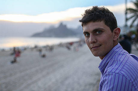 Fran, 27 anos, conseguiu uma bolsa de estudos de seis meses e foi contratado Fran, 27 anos, conseguiu uma bolsa de estudos de seis meses e foi contratado