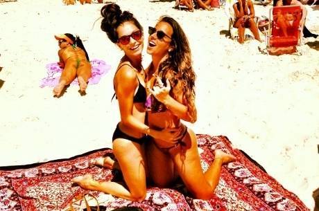 Angelis compartilhou uma foto ao lado da amiga na praia
Angelis compartilhou uma foto ao lado da amiga na praia
