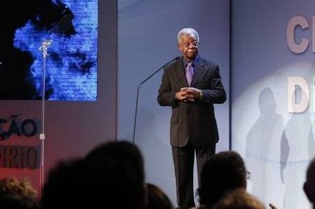 Milton Gonçalves dedica prêmio à antiga companheira Milton Gonçalves dedica prêmio à antiga companheira