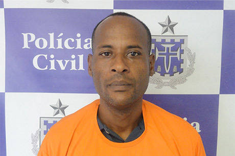 Ubiratan Nascimento Barreto, 41 anos, é chefe do tráfico de drogas na Mata Escura e envolvido em homicídios na região Ubiratan Nascimento Barreto, 41 anos, é chefe do tráfico de drogas na Mata Escura e envolvido em homicídios na região