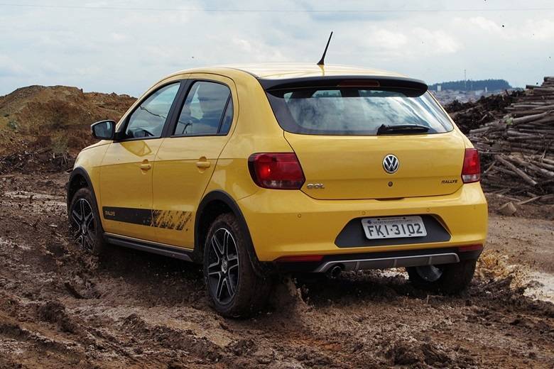 Veja todas as fotos da enlameada disputa entre Volkswagen Gol Rallye e ...