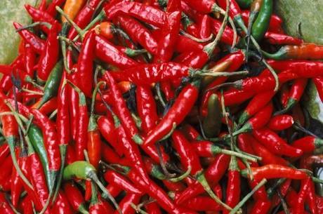 Alimentos termogênicos como a pimenta ajudam a acelerar a perda de gordura Alimentos termogênicos como a pimenta ajudam a acelerar a perda de gordura