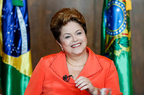 Dilma tem salário de R$ 26,7 mil, e concursados chegarão perto disso Dilma tem salário de R$ 26,7 mil, e concursados chegarão perto disso