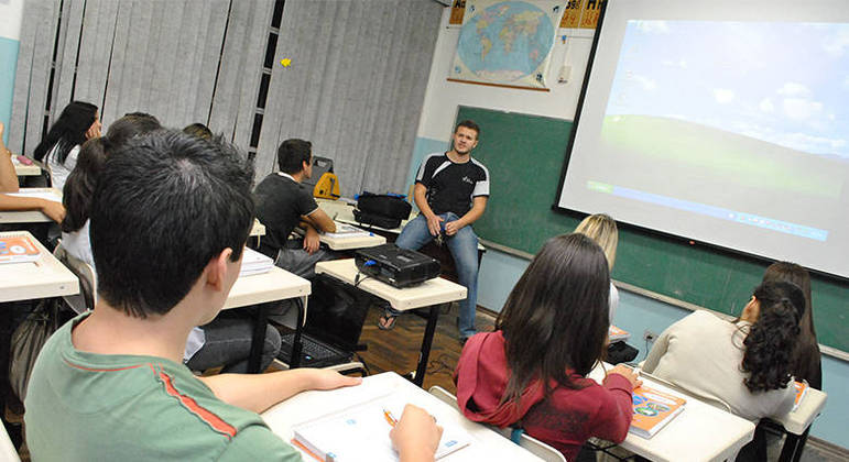 Estudantes do ensino superior: números mostram que setor não tem crescimento expressivo Estudantes do ensino superior: números mostram que setor não tem crescimento expressivo