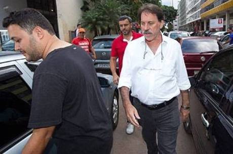 Ex-tesoureiro do PT, Delúbio já arrecadou R$ 415 mil em seu site Ex-tesoureiro do PT, Delúbio já arrecadou R$ 415 mil em seu site