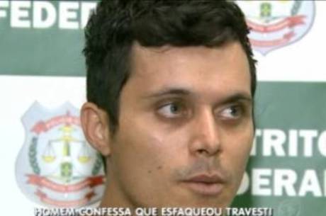 Segundo a polícia, Rander Soares usou crack antes de começar a golpear a vítima com um canivete Segundo a polícia, Rander Soares usou crack antes de começar a golpear a vítima com um canivete
