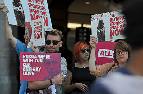 Australianos reforçaram protestos dos russos contra a lei que pune os homossexuais Australianos reforçaram protestos dos russos contra a lei que pune os homossexuais