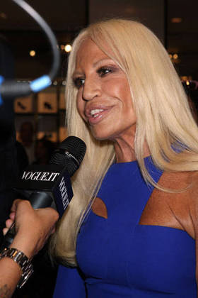 Donatella Versace é fotografada sem maquiagem e causa polêmica - Fotos - R7  Moda