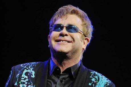 Elton John é convidado para desfilar na Mangueira