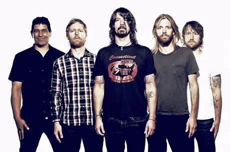 Foo Fighters anuncia primeira turnê solo no Brasil