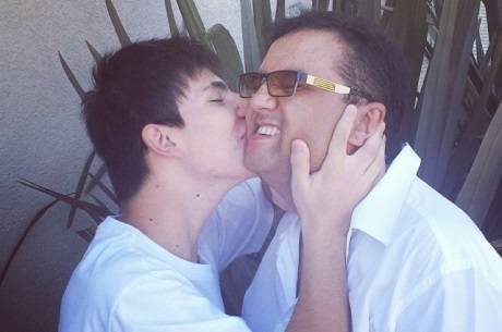 Geraldo Luís ganha beijo do filho nesta sexta-feira (14)
