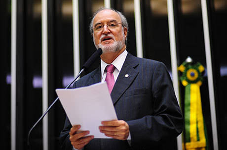 Azeredo renunciou à Câmara em 2014 e processo, que estava pronto para ser julgado em Brasília, voltou à primeira instância