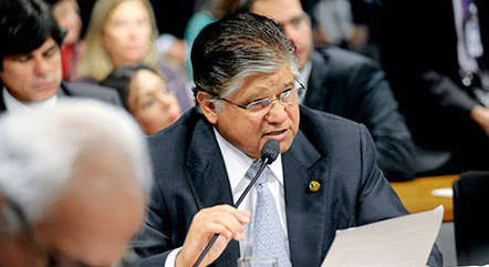 Ex-senador estaria entre os vacinados Ex-senador estaria entre os vacinados