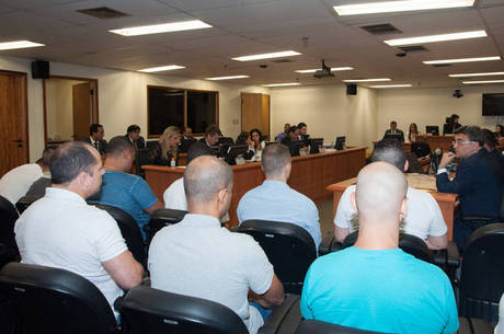 Vinte e cinco réus participam da audiência do caso Amarildo