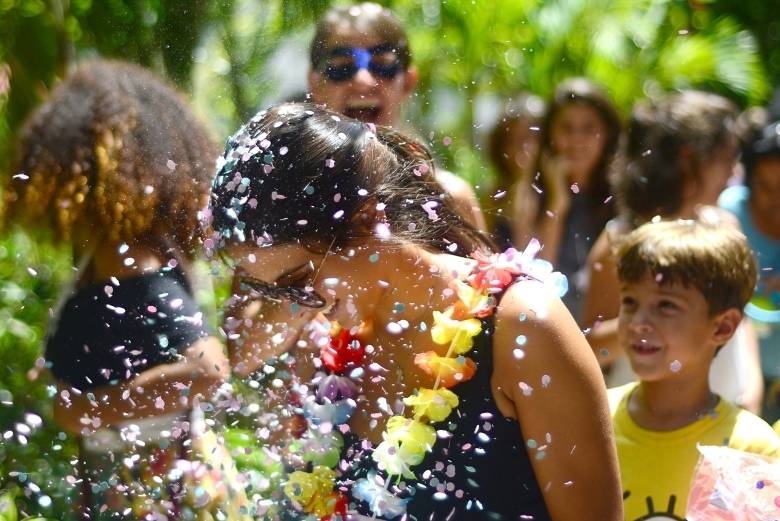 A Uma Semana Do Carnaval Folies Se Divertem Nos Blocos Do Rio Fotos