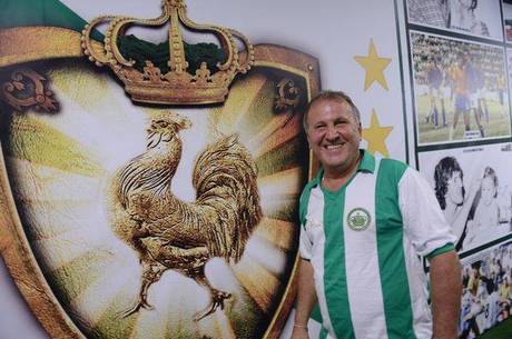Zico em visita ao barracão da Imperatriz Leopoldinense Zico em visita ao barracão da Imperatriz Leopoldinense