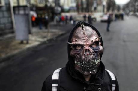 Manifestantes armados e mascarados não podem ser considerados como um gorveno, defendeu o premiê russo, Dmitri Medvedev
Manifestantes armados e mascarados não podem ser considerados como um gorveno, defendeu o premiê russo, Dmitri Medvedev