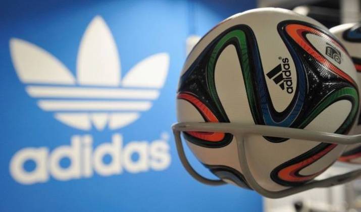 Após polêmica, Adidas apresenta oficialmente a nova terceira