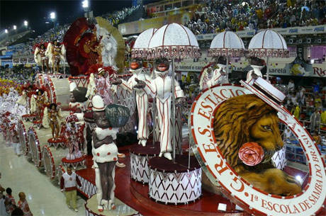 A tradicional Estácio de Sá foi rebaixada em 2007; na imagem, o abre-alas de 2011, quando a escola terminou na terceira colocação A tradicional Estácio de Sá foi rebaixada em 2007; na imagem, o abre-alas de 2011, quando a escola terminou na terceira colocação
