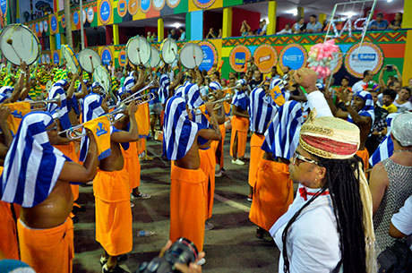 Idosos e crianças participaram do desfile do Furdunço Idosos e crianças participaram do desfile do Furdunço