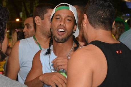 Ronaldinho Gaúcho divide tempo entre futebol e eventos
Ronaldinho Gaúcho divide tempo entre futebol e eventos