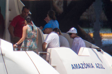 Presidente Dilma aproveita o dia ensolarado em passeio de barco na Bahia 