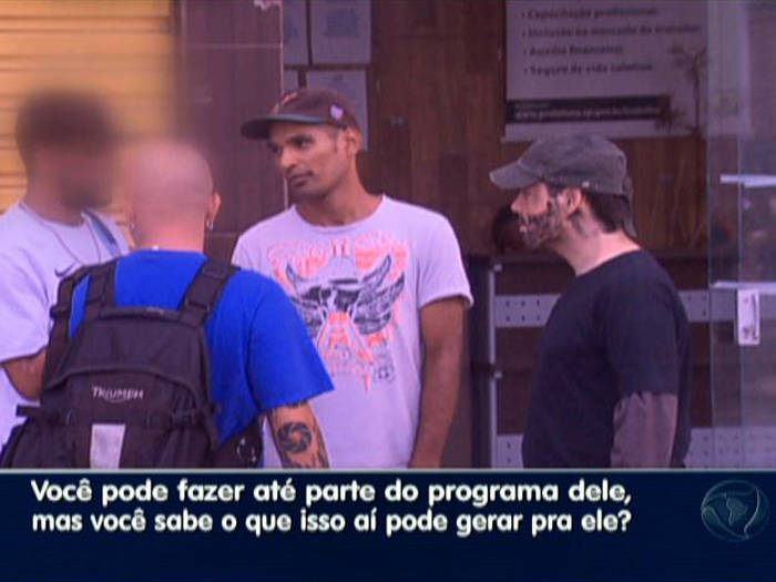 Disfarçado de mendigo, Luiz Bacci quase apanha na Cracolândia · Notícias da  TV