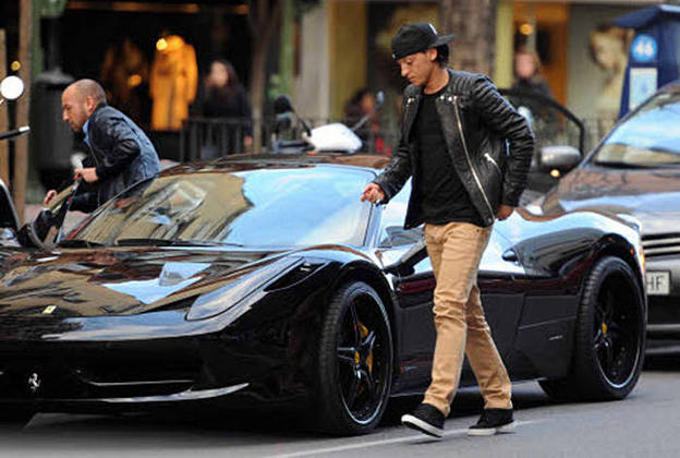 Football: Özil and enzo ferrari.