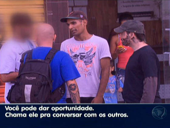 Disfarçado de mendigo, Luiz Bacci quase apanha na Cracolândia · Notícias da  TV