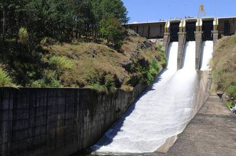 A represa Jaguari faz parte do Sistema Cantareira