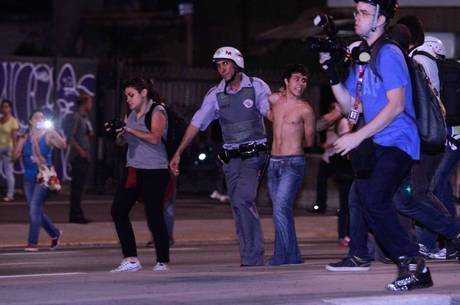 Protesto teve cinco detidos e um manifestante ferido