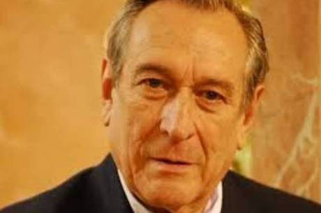 Paulo Goulart morreu em decorrência de um câncer no mediastino Paulo Goulart morreu em decorrência de um câncer no mediastino