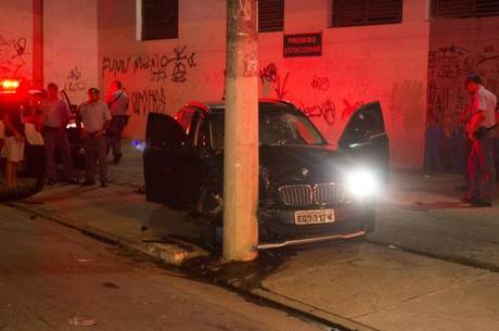 Durante a fuga, os criminosos trocaram tiros com a polícia e foram baleados
Durante a fuga, os criminosos trocaram tiros com a polícia e foram baleados