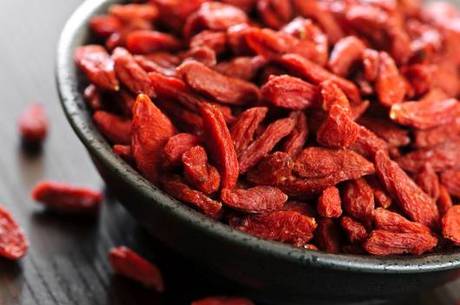 Goji berry é uma pequena fruta do sul da Índia rica em proteínas, vitamina C e ácidos graxos Goji berry é uma pequena fruta do sul da Índia rica em proteínas, vitamina C e ácidos graxos