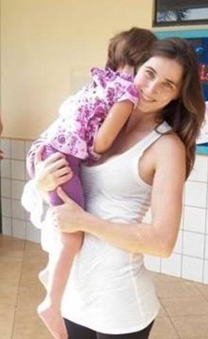 Katiele diz que filha apresentou melhoras após começar tratamento com o CBD
Katiele diz que filha apresentou melhoras após começar tratamento com o CBD