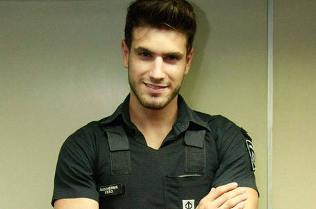 Guilherme Leão, o segurança gato do metrô