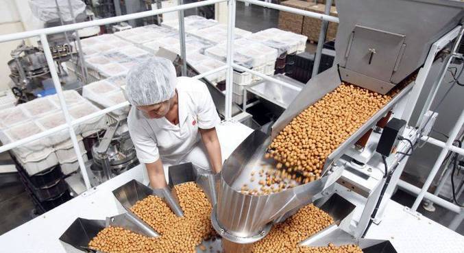 Em dez anos, Contratações superam demissões no setor industrial, segundo sondagem da CNI Em dez anos, Contratações superam demissões no setor industrial, segundo sondagem da CNI