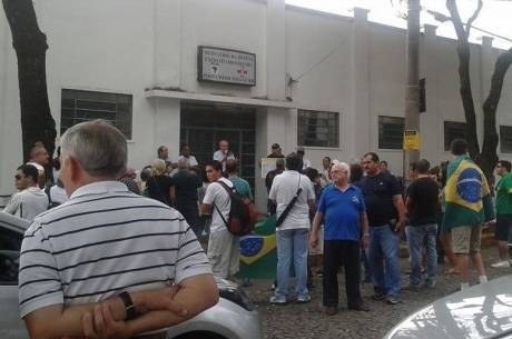Homens chegaram a pedir apoio da PM para desviar o trânsito; golpe apoiado por eles torturou 10 mil brasileiros Homens chegaram a pedir apoio da PM para desviar o trânsito; golpe apoiado por eles torturou 10 mil brasileiros