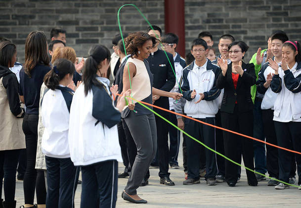 Michelle Obama visita a China acompanhada pelas filhas