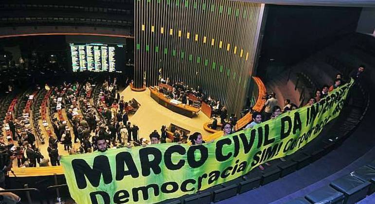 Bolsonaro enviará ao Congresso lei que altera o Marco Civil da Internet