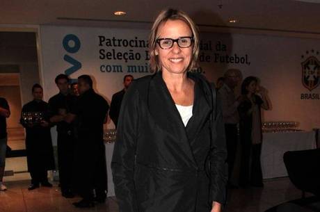 Giulia Gam briga com diretor de novela em bastidores, diz jornal Giulia Gam briga com diretor de novela em bastidores, diz jornal