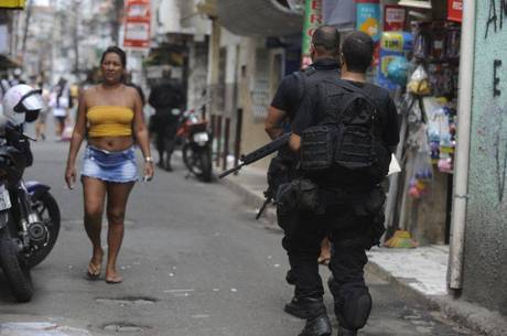 Forças de segurança ocuparam o Complexo da Maré no domingo (30) Forças de segurança ocuparam o Complexo da Maré no domingo (30)