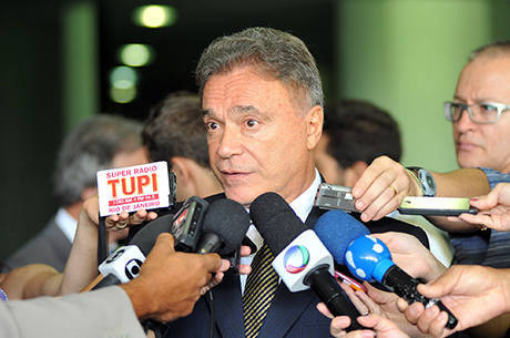 Álvaro Dias, Romário e Magno Malta lideram desempenho nas redes sociais entre os senadores Álvaro Dias, Romário e Magno Malta lideram desempenho nas redes sociais entre os senadores