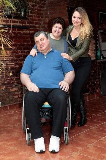 Marta e Gerson moram juntos em uma casa em São Paulo e
recebem constantemente a visita da filha mais velha do ator, Anna Haas, de 21