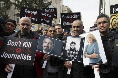 Manifestantes protestam na Turquia contra mortes de jornalistas